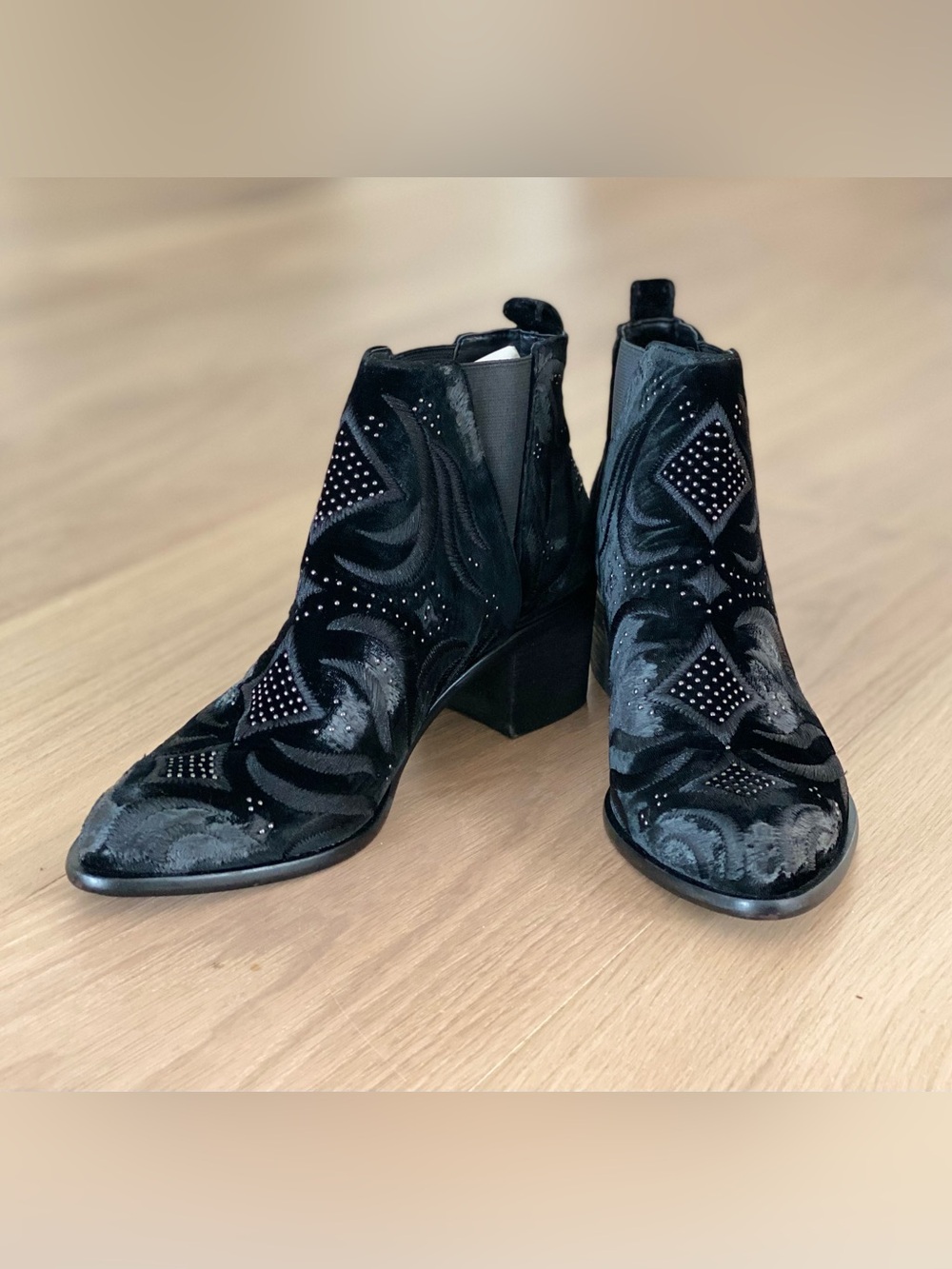 DOLCE VITA PRESTON VELVET BOOTIES  NEVER WORN  SIZE 8.5